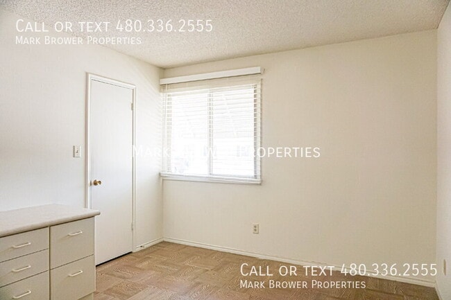 Building Photo - 8726 E Sells Dr