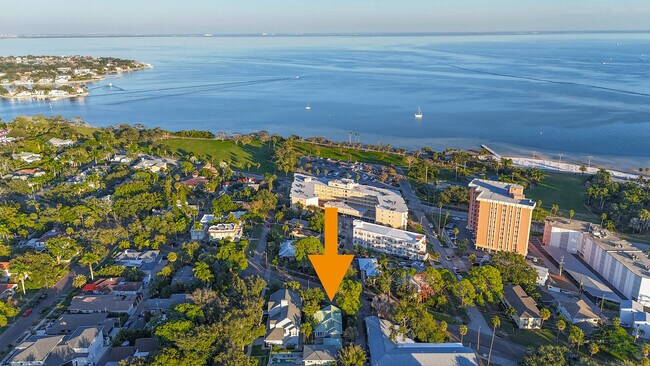 Building Photo - 1234 Beach Dr NE