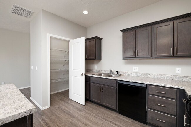 Building Photo - 552 W Danielle St