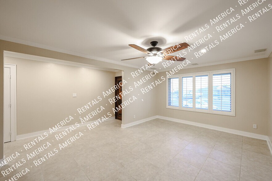 Building Photo - 1424 N Gene Ave