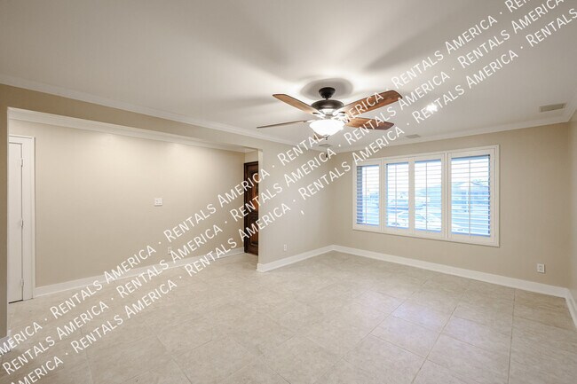 Building Photo - 1424 N Gene Ave