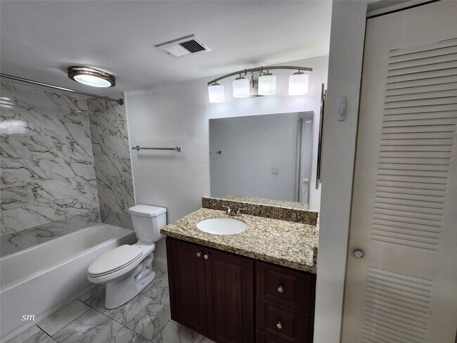 Building Photo - 2736 S University Dr