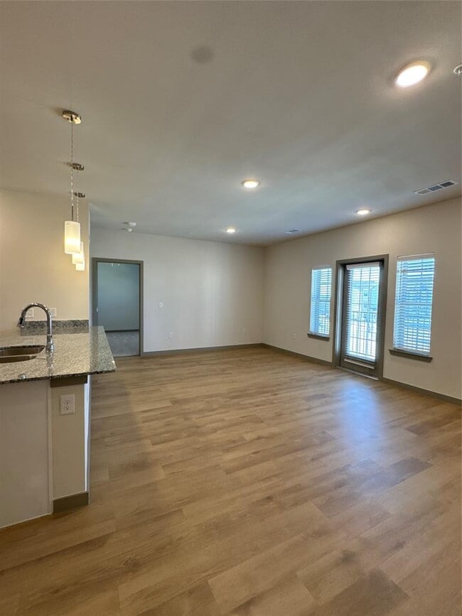 Building Photo - 691 Union Chapel Rd