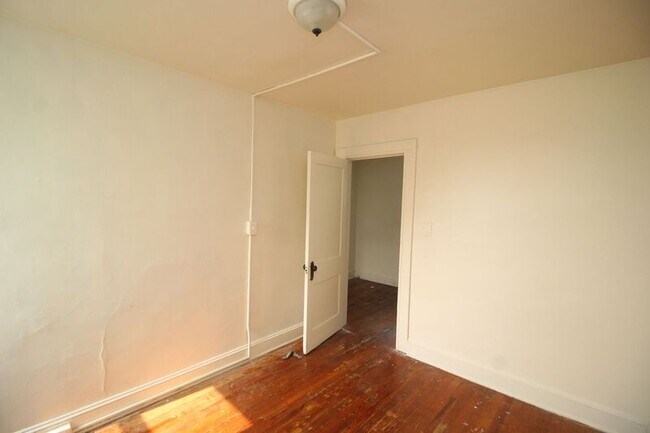 Building Photo - 3206 Guilford Ave