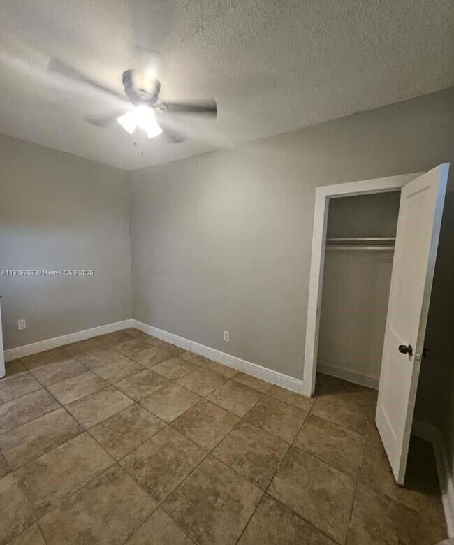 Building Photo - 1008 N 18th Ct