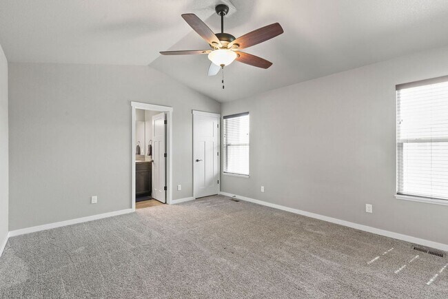 Building Photo - 3 Bedroom Ranch in Wellington