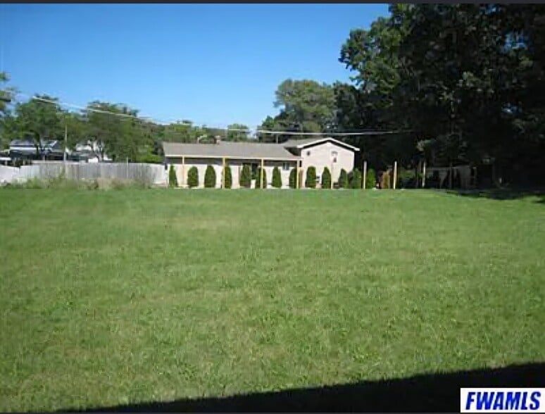 Building Photo - 1926 Beechmont Dr