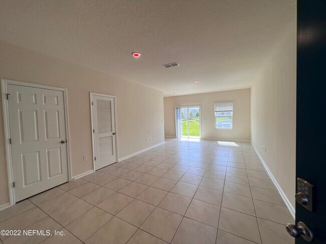 Building Photo - 12781 Veterans Ct