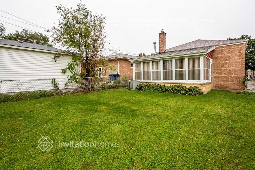 Building Photo - 2820 W 102nd Pl