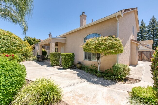 Building Photo - 3750 W Vincent Ln