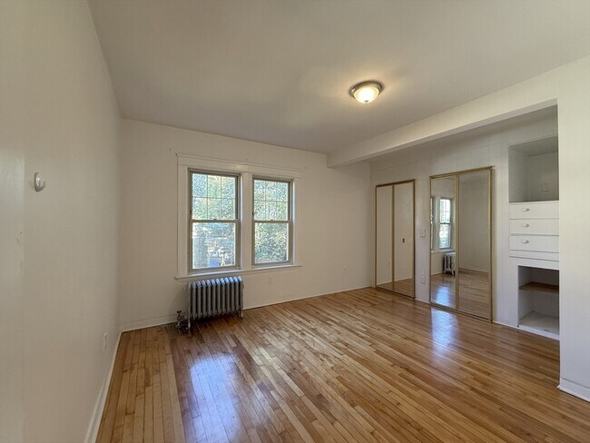 Building Photo - 33 Richards St