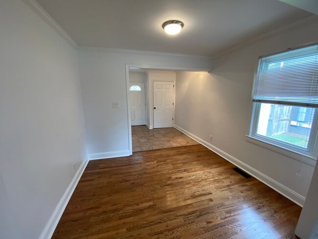 Building Photo - Cozy Ranch style home located in the Sedgefield Community !