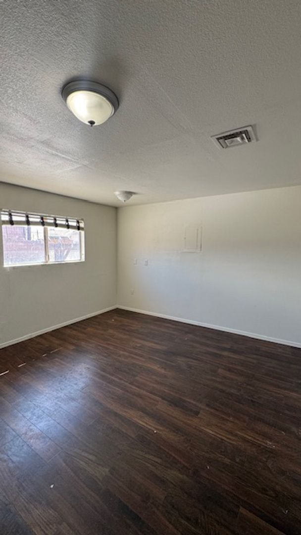Building Photo - LONG TERM! 3 Bedroom 2.5 Bath Pool Home!