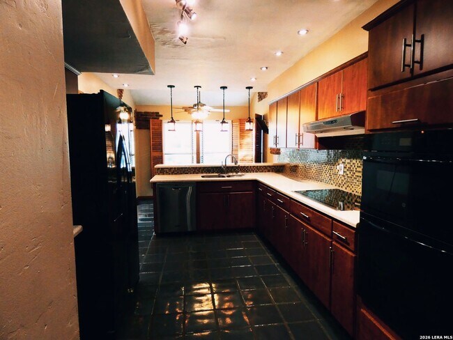 Building Photo - 3623 Green Spring