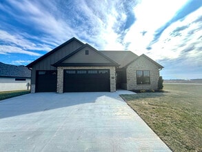 Building Photo - 5316 Buttercup Dr