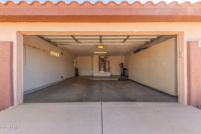 Building Photo - 16331 W Willow Creek Ln