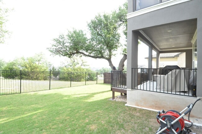 Building Photo - Gorgeous Home with Green Belt view!
