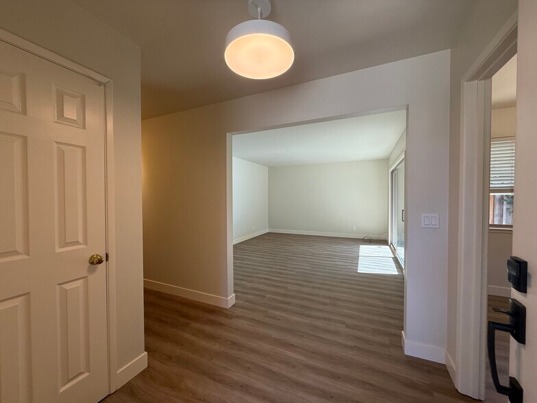 Building Photo - 15900 Los Gatos Almaden Rd
