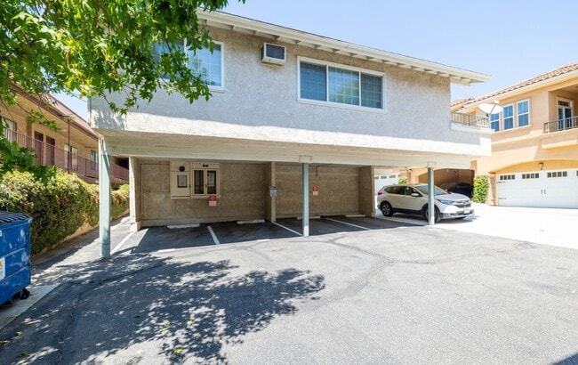 Building Photo - 5302 Colodny Ave