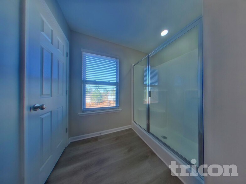 Building Photo - 260 Bonhomme Cir