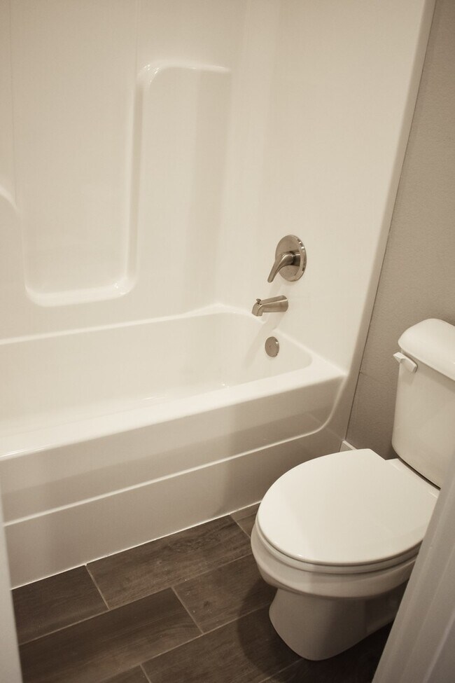 Building Photo - Luxurious 4 Bedroom, 3.5 Bathroom Home In Fayetteville, AR