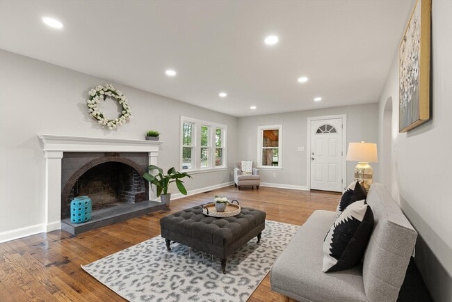 Building Photo - 129 Maple Ave