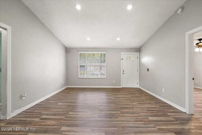 Building Photo - 1701 Donna Dr