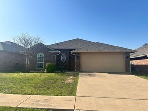 Building Photo - Beautiful home located in the Waterstone area! NO PETS!