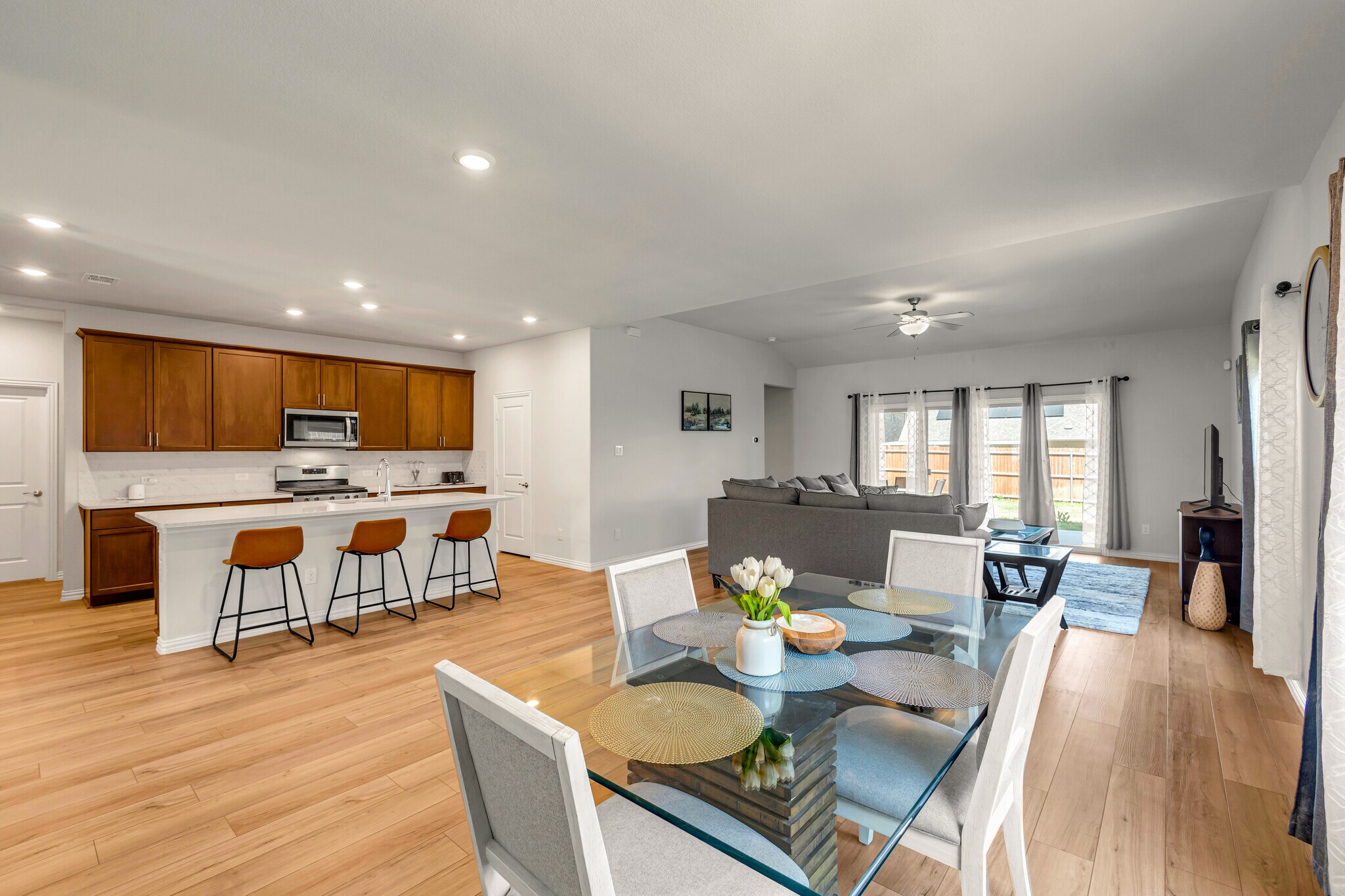 Dinning - 2104 Bellatrix Dr