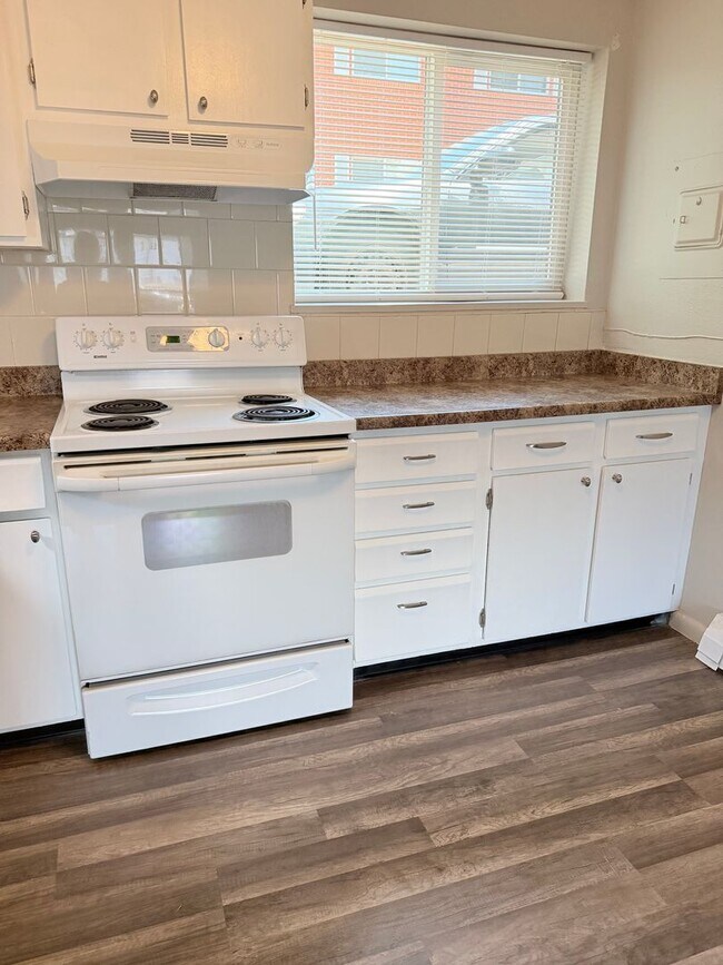 Building Photo - 1805 Eagle View Dr