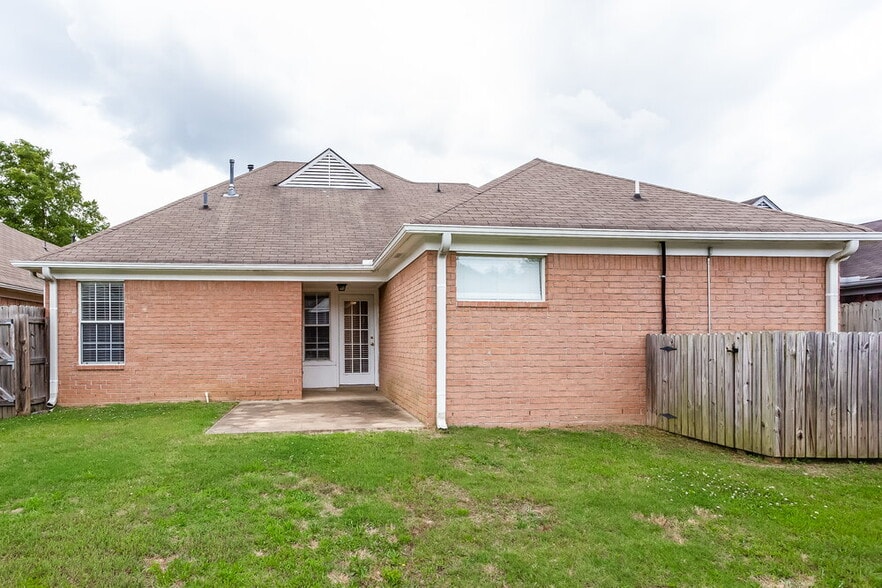 Building Photo - 8363 Cross Point Dr