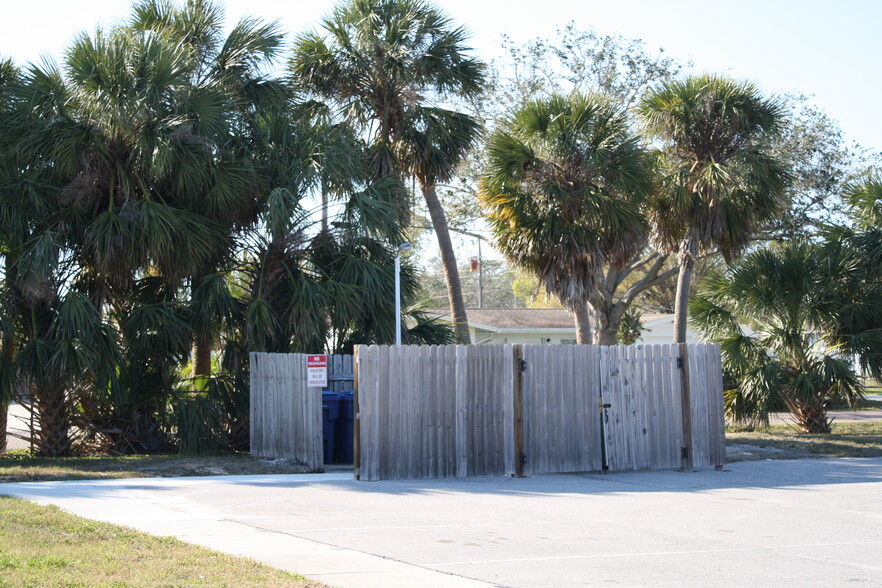 Recycle and Trash Point - 4444 Swift Rd
