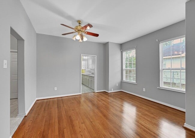 Building Photo - 2418 Delafield St