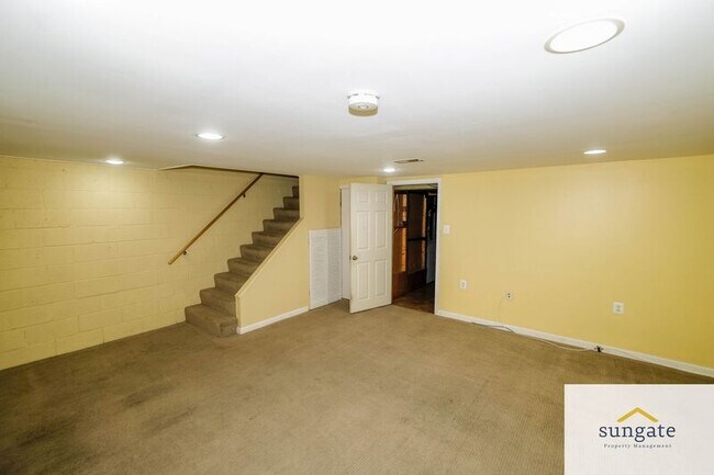 Building Photo - 8616 Pleasant Plains Rd