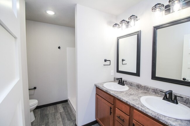 Building Photo - Beautiful 3 bedroom 2 bath unit at 620 Samantha St. in Tea, SD.