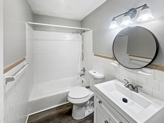 Building Photo - 4344 Roberton Ave