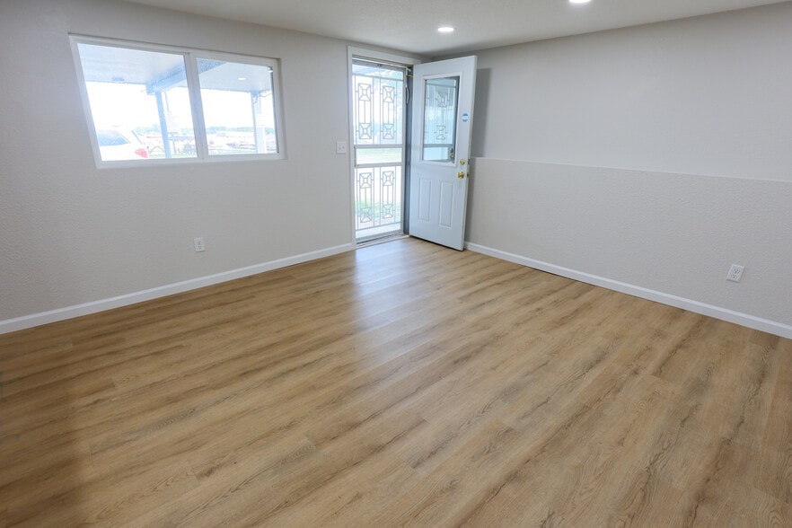 Building Photo - 528 N Cogswell Dr