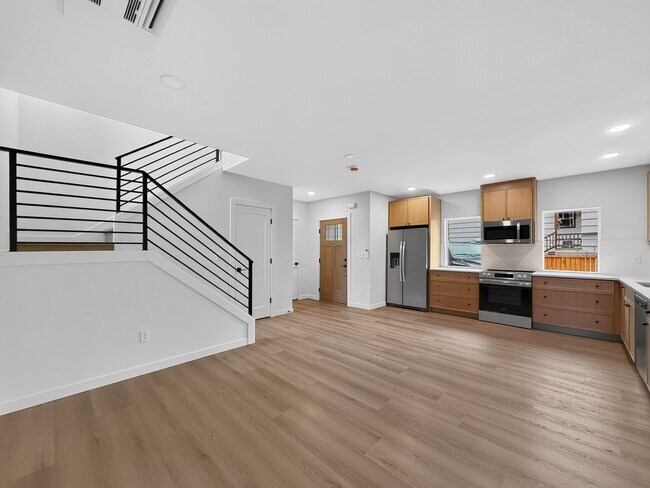 Building Photo - 328 NE 125th St