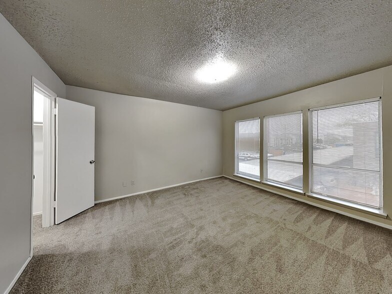 Building Photo - 5618 Boca Raton Blvd