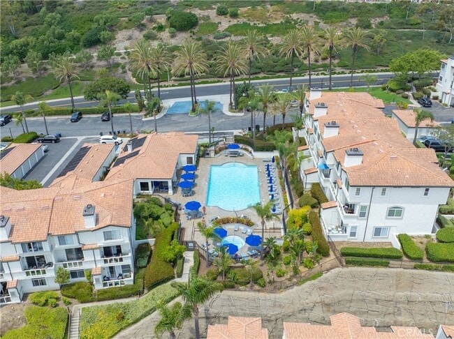 Building Photo - 30902 Club House Dr