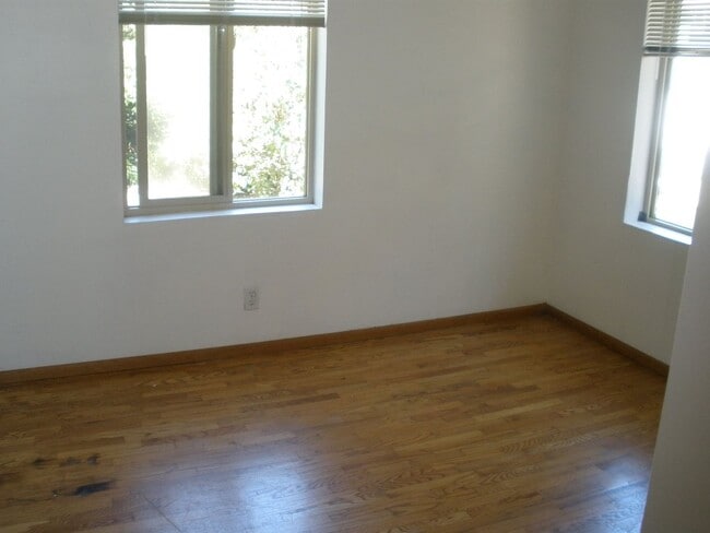 Building Photo - Greenlake / Greenwood Craftsman Home