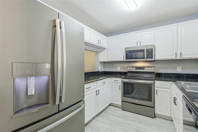 Building Photo - 208 Dragons Fire Pl