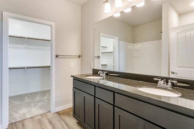 Building Photo - ? 1/2 Off First Month’s Rent! ?