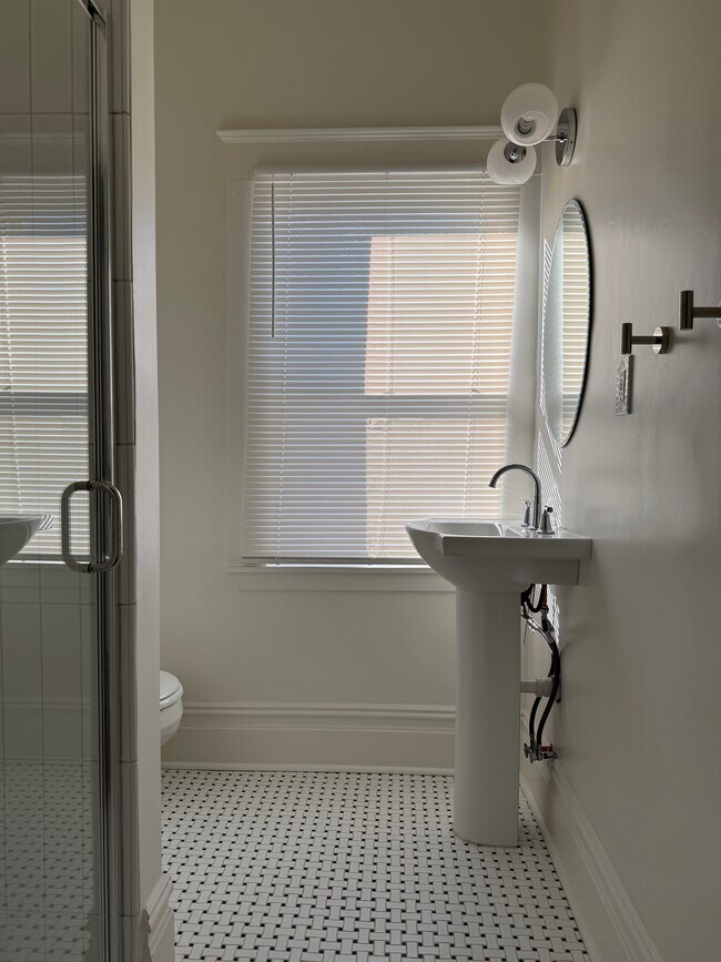 Building Photo - Renovated Historic Home