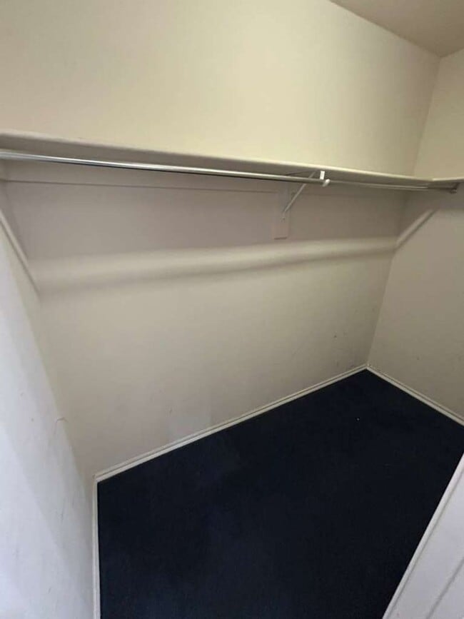 Building Photo - 3830 Kiest Knoll Dr