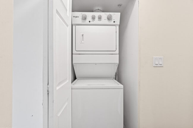 Building Photo - 600 Scotia Dr