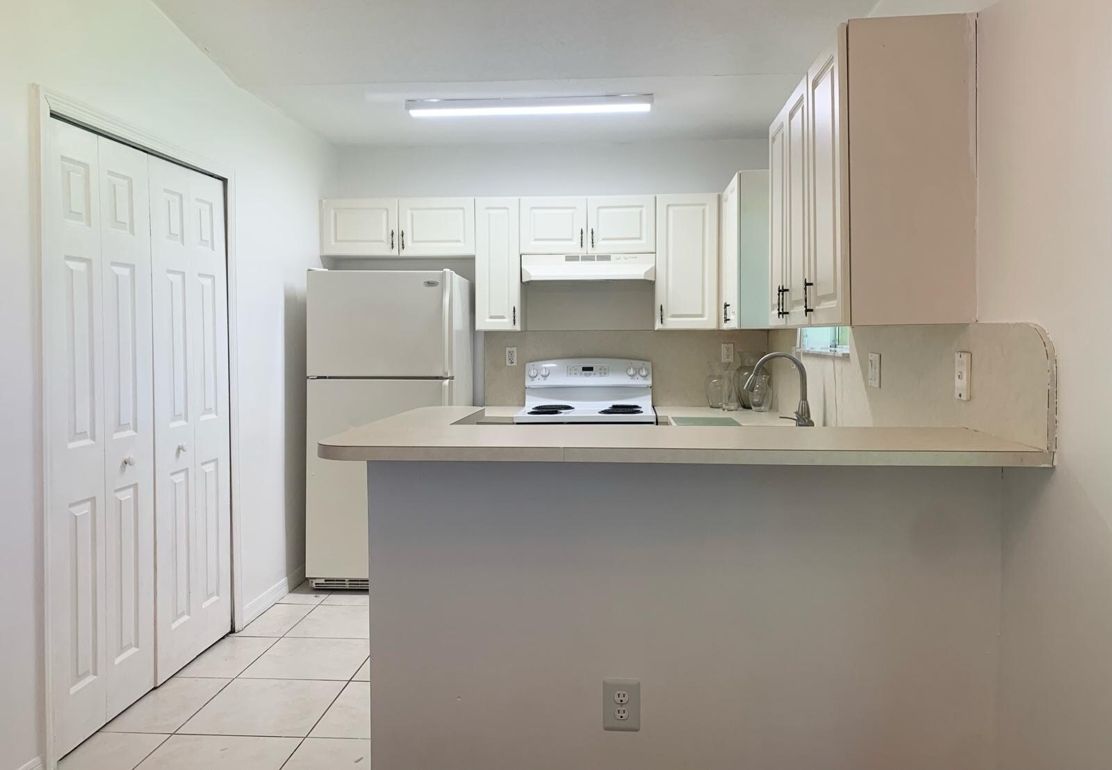 Building Photo - 980 NE 33rd Ter