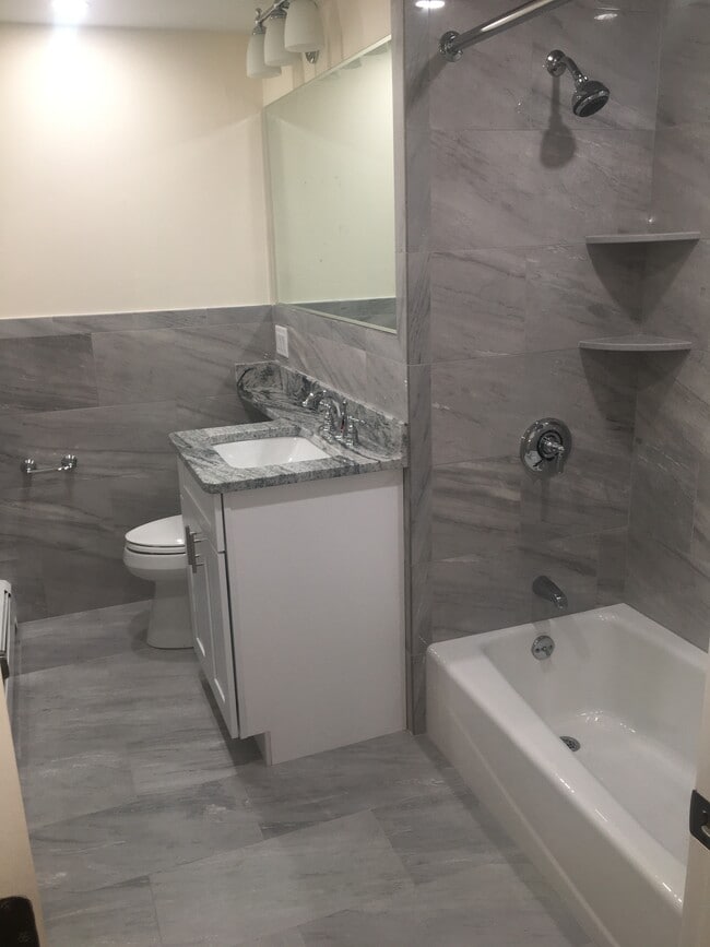 Bathroom Main Floor - 71 Morningside Dr