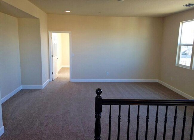 Building Photo - Beautiful 3 Bedroom, 3.5 Bathroom 2,350 Sq...