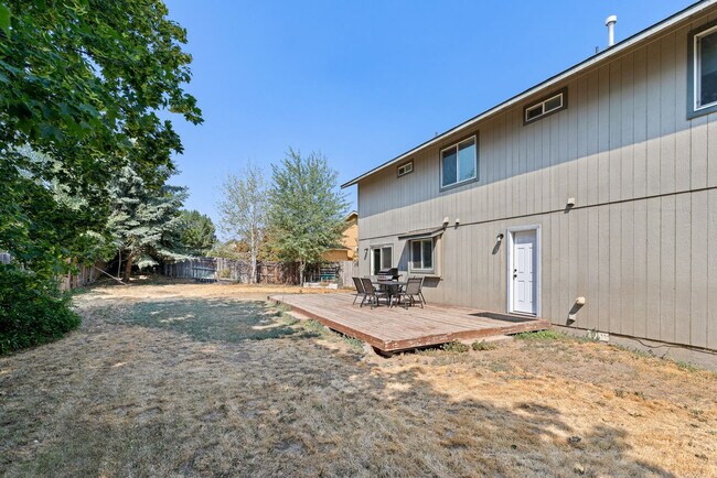 Building Photo - 923 NW 22nd Ct